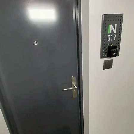 Peaceful Basement With Terrace & Free Gym Διαμέρισμα *