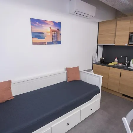 Peaceful Basement With Terrace & Free Gym Apartament *