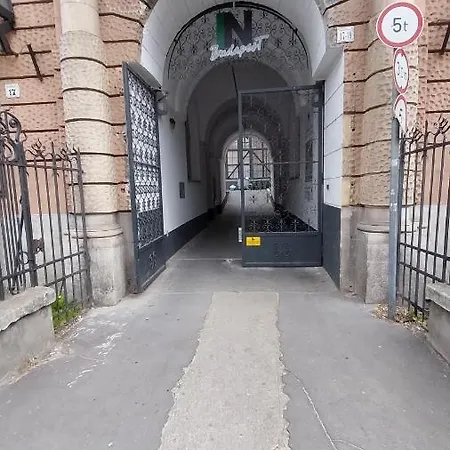 Peaceful Basement With Terrace & Free Gym Budapest