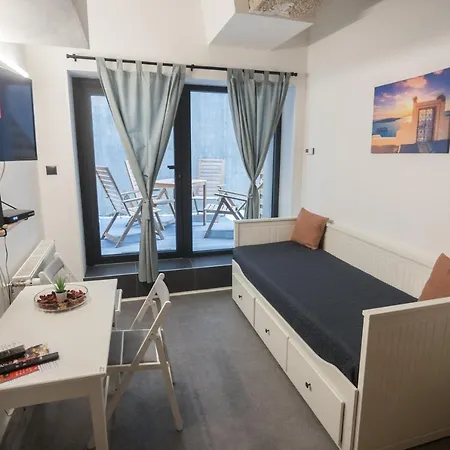 Peaceful Basement With Terrace & Free Gym Budapest