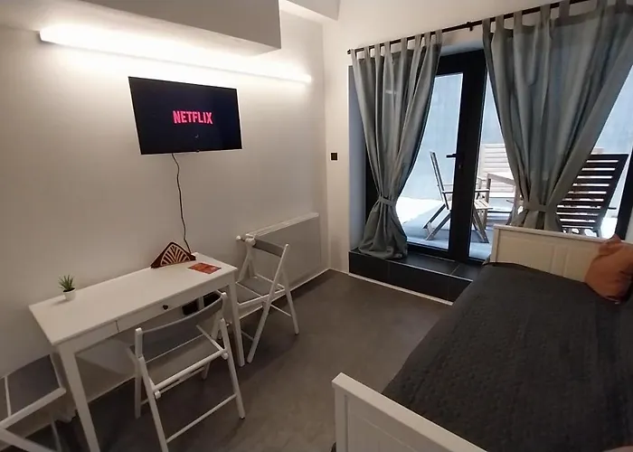 Peaceful Basement With Terrace & Free Gym Appartement Boedapest