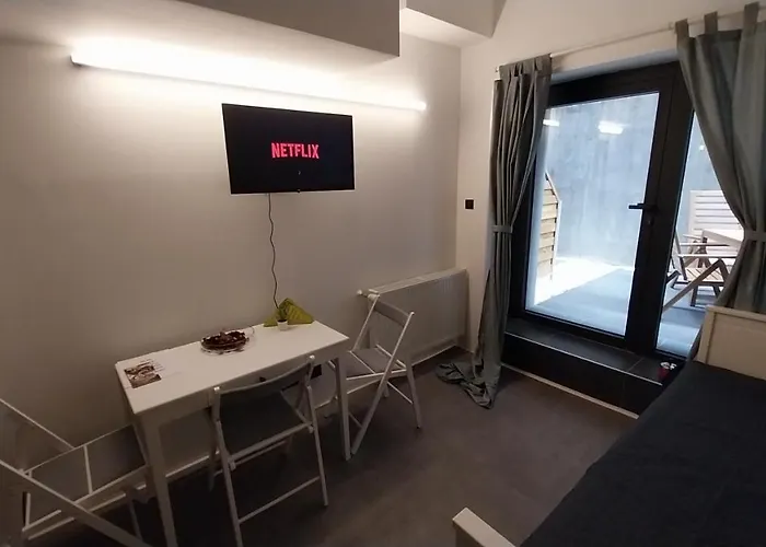 Appartement Peaceful Basement With Terrace & Free Gym Boedapest