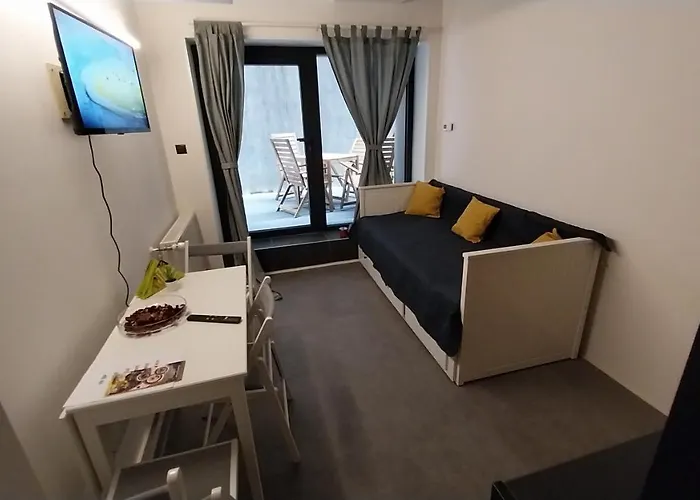 Peaceful Basement With Terrace & Free Gym Appartement Boedapest