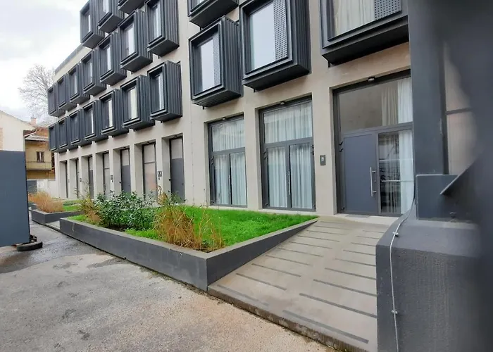 Peaceful Basement With Terrace & Free Gym * Boedapest