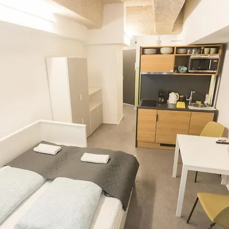 Peaceful Basement With Terrace & Free Gym Apartament