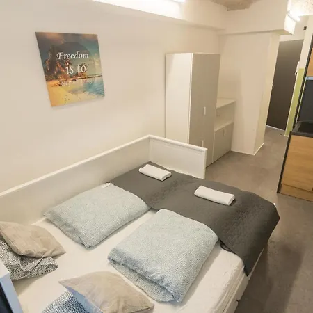 Peaceful Basement With Terrace & Free Gym Apartament