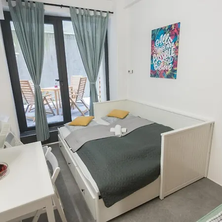 Apartament Peaceful Basement With Terrace & Free Gym